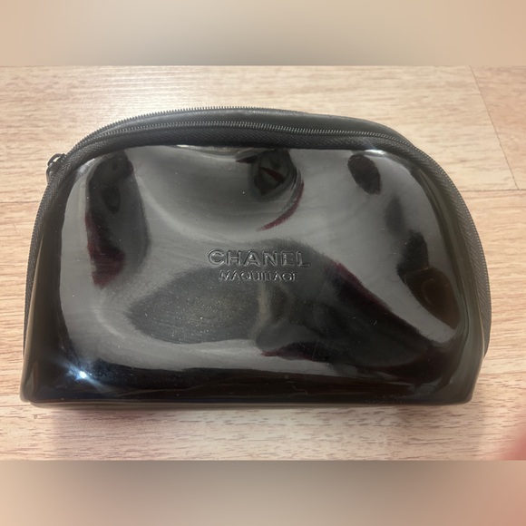 Vintage Chanel Black Glossy Mini Makeup Case Cosmetic Bag - Picture 7 of 7